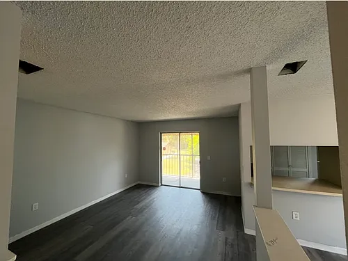 290 Spring Dr #8 Photo 1