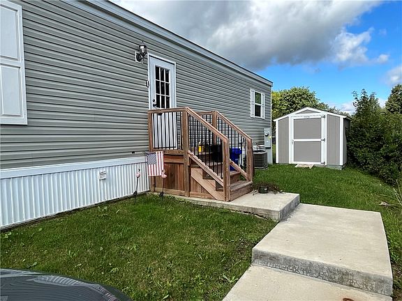 3rd image of 54 S East Dr