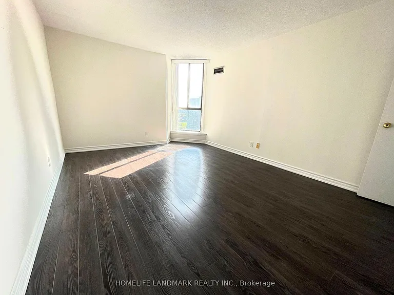 75 Bamburgh Cir #2022 — Photo 4