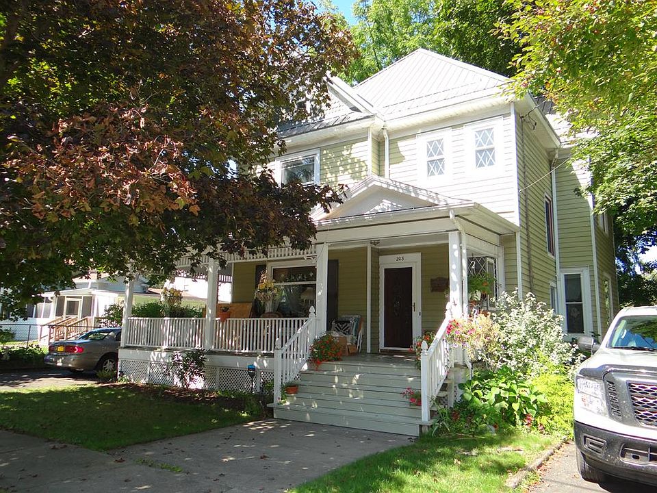 1st image of 208 W Mill St