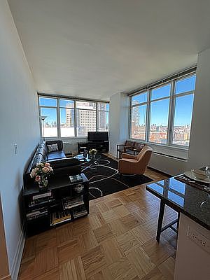 3rd image of 1510 Lexington Ave Ph J