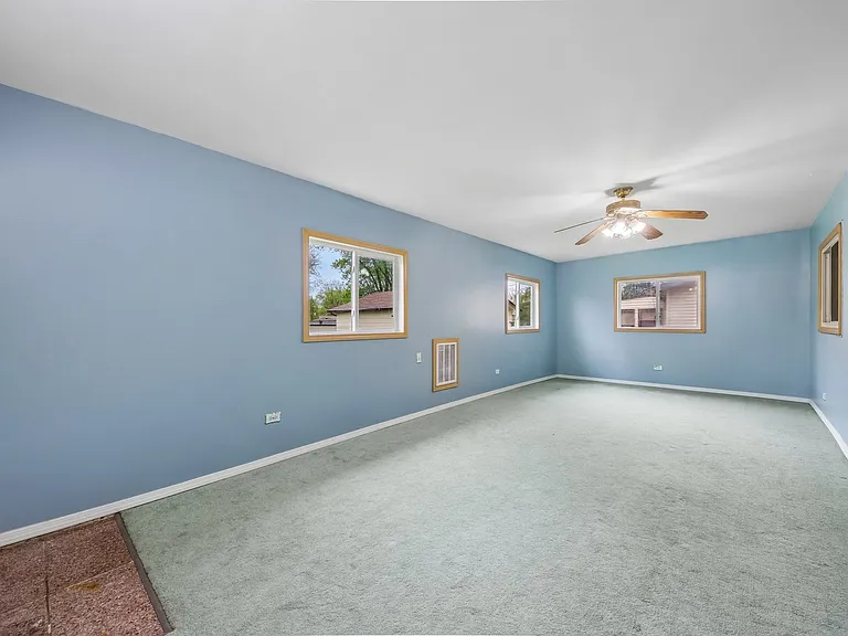 670 Lakeview Ln — Photo 16