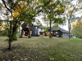 1933 Ridgewood Ln W, Glenview, IL 60025