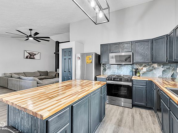 4th image of 736 Kingston Cir