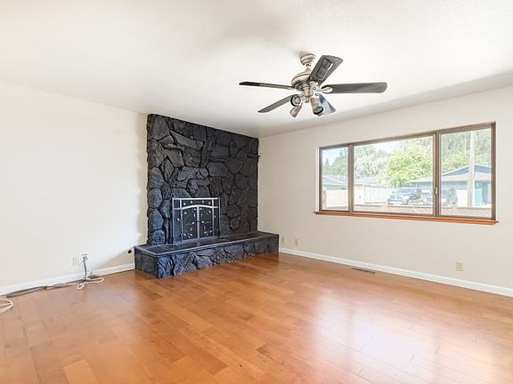 2nd image of 212 Goss Ave