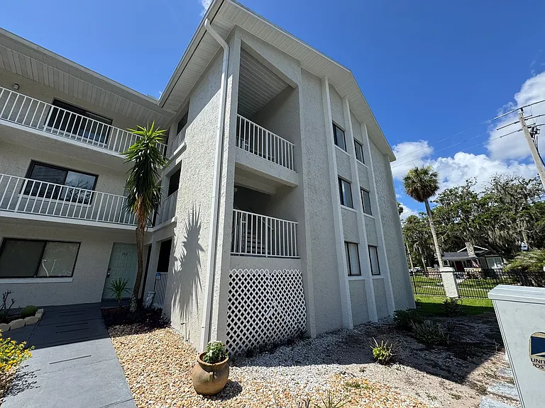 1030-633 S Palmetto Ave — Photo 1