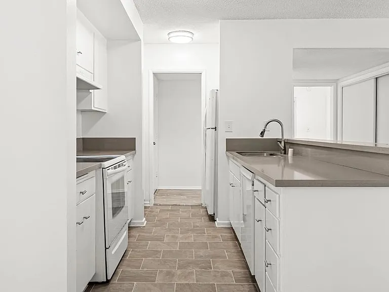 11946 Montana Ave #302 — Photo 7