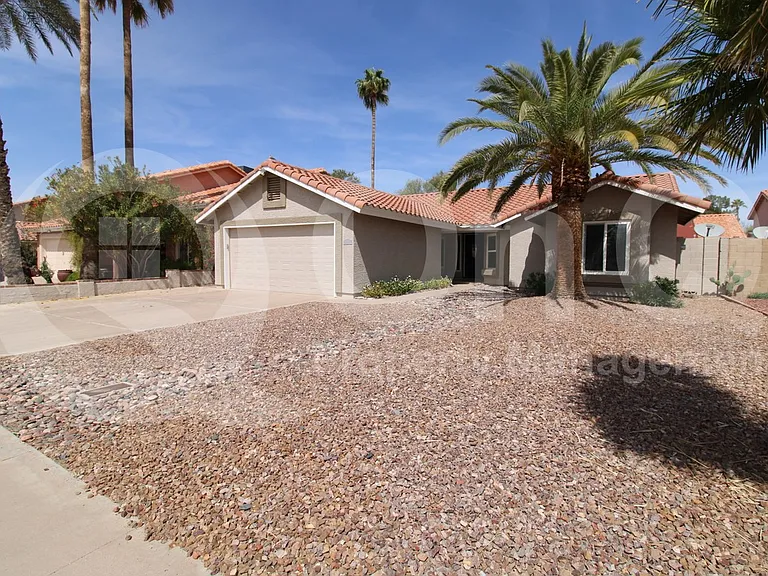4234 E Tanglewood Dr — Photo 2