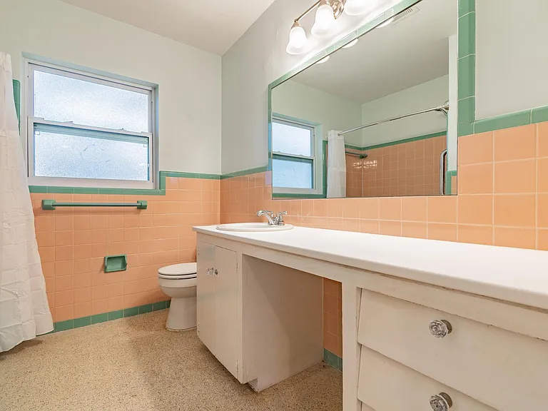 677 Oakwood Dr — Photo 12