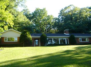 563 Signal Hill Rd, North Barrington, IL 60010