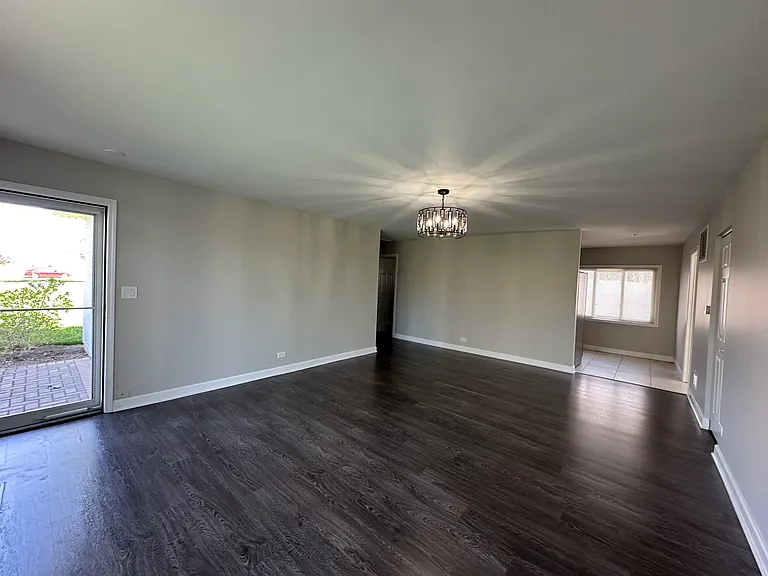 941 41st St — Photo 3