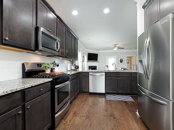 3rd image of 4130 Overlook Cir
