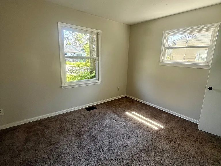 4816 E 173rd St — Photo 10