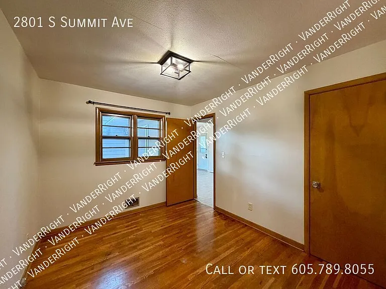 2801 S Summit Ave — Photo 14