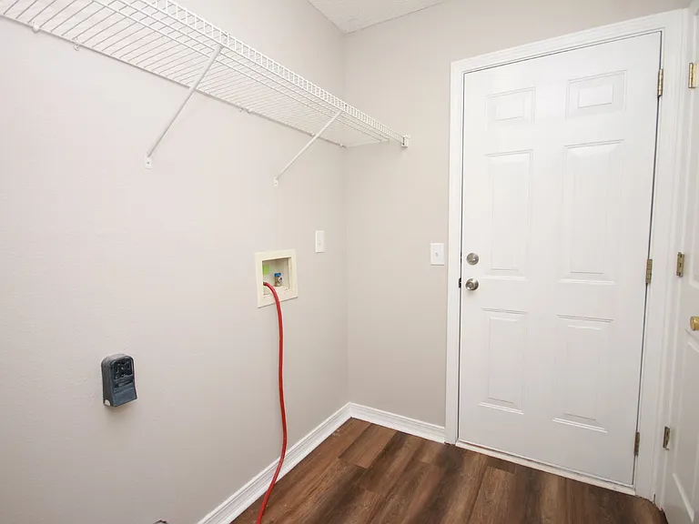 1077 Antigua Cir — Photo 11