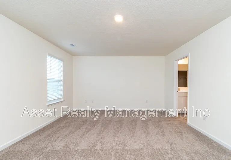 2076 Southwood Cir — Photo 29