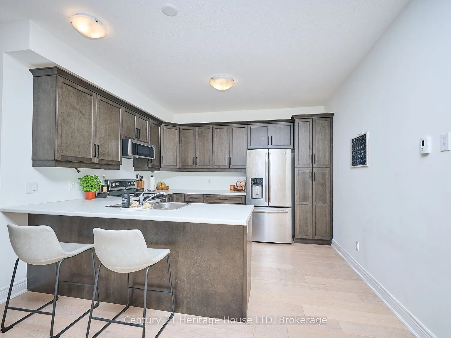 3 bed, $2,500 — Photo 4