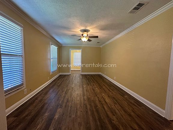 3rd image of 307 Waller Ave