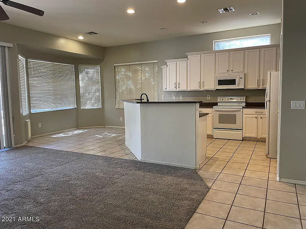4 bed, 2047 sqft, $2,683 — Photo 3