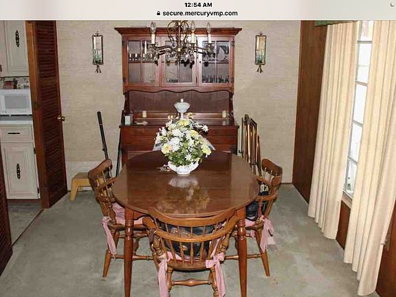 5th image of 131 Middleton Ave