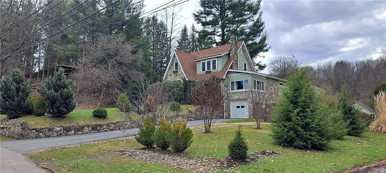 1065 E Mahoning St photo 1