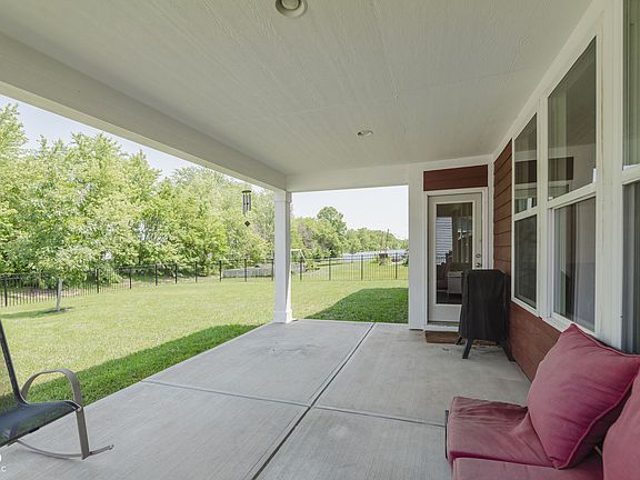 4th image of 11840 Crossbill Ct