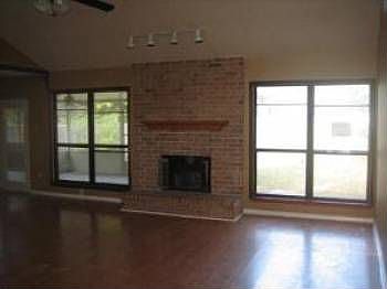 5th image of 7118 Mountain Glen St