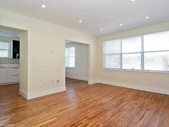 3rd image of 1061 Euclid Ave APT 105