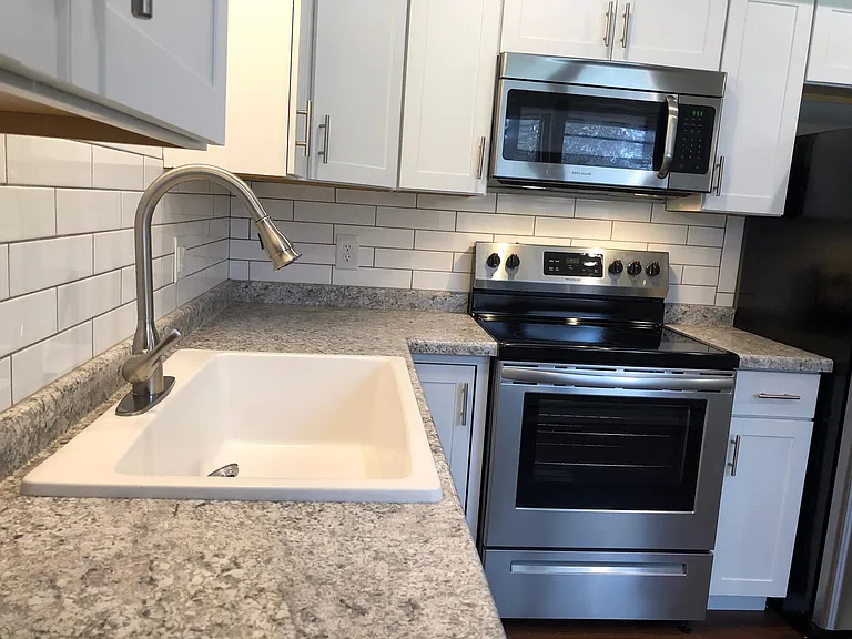 211 Martin Ct — Photo 3