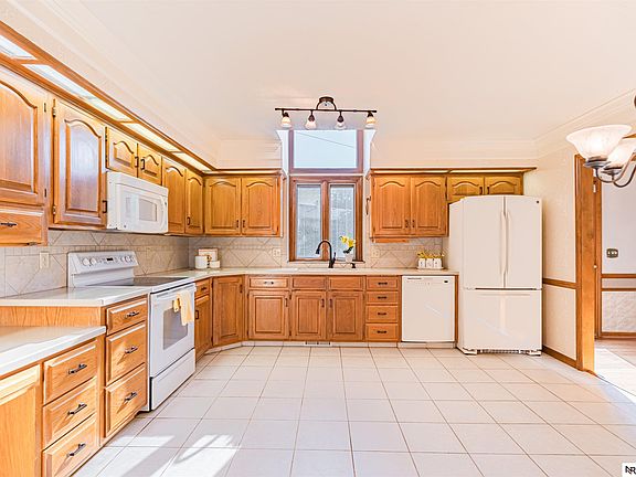 4th image of 6405 S 95th St
