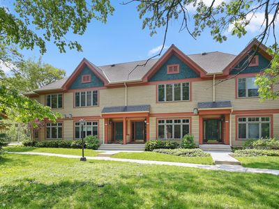 2218 E Edgewood Ave UNIT 2218, Shorewood, WI, 53211