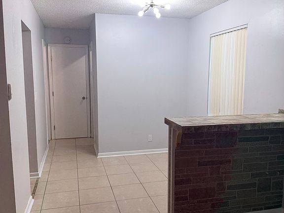 3rd image of 525 Hunter St APT 3