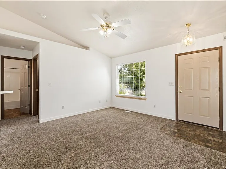 5610 Hawk Ave — Photo 2