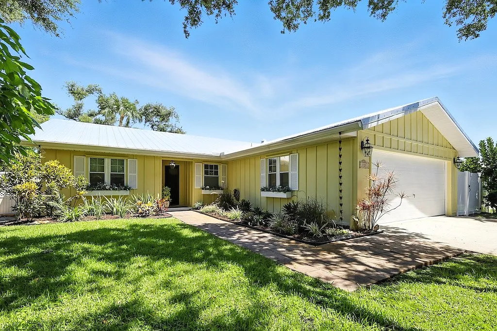 3 bed, 2.5 bath, 1457 sqft, $5,000 — Photo 1