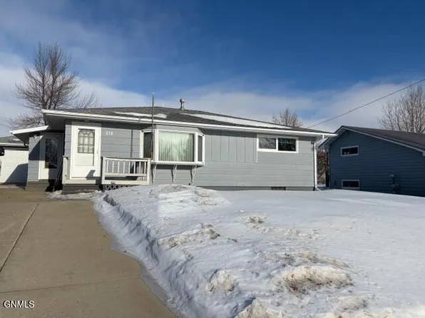 218 5th St NW, Tioga, ND 58852