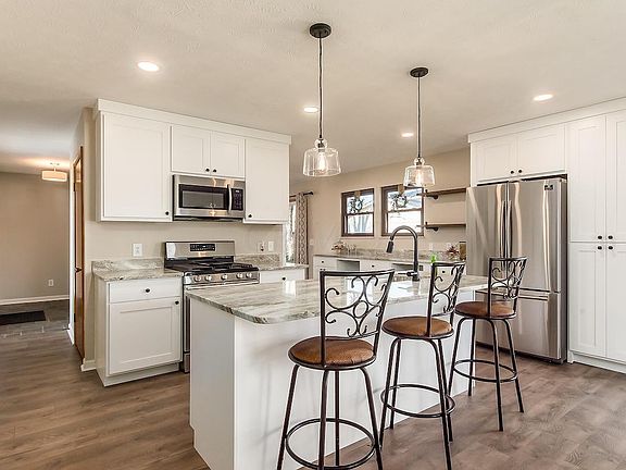 3rd image of 2190 Hills Wood Dr