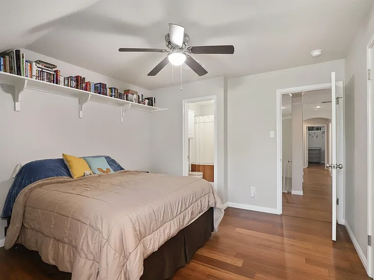 18121 Whitewater Cv — Photo 23