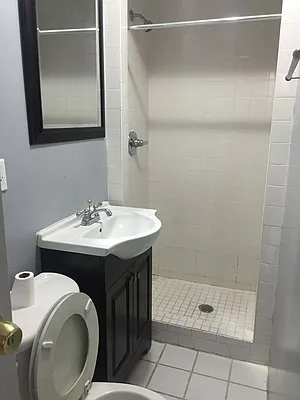Rented by Salon Realty Corp | media 7