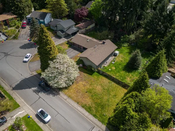 21190 Glenwood Ave, Maple Ridge, BC V2X 8K5