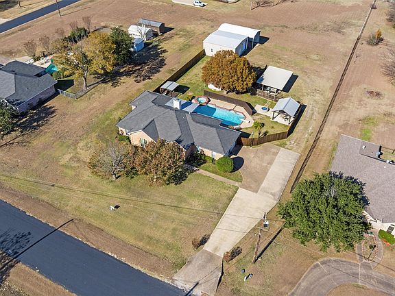 2nd image of 517 Hiwasee Rd