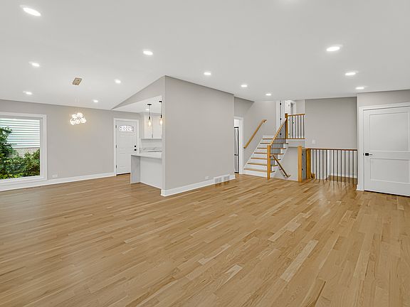 4th image of 7846 Maple St