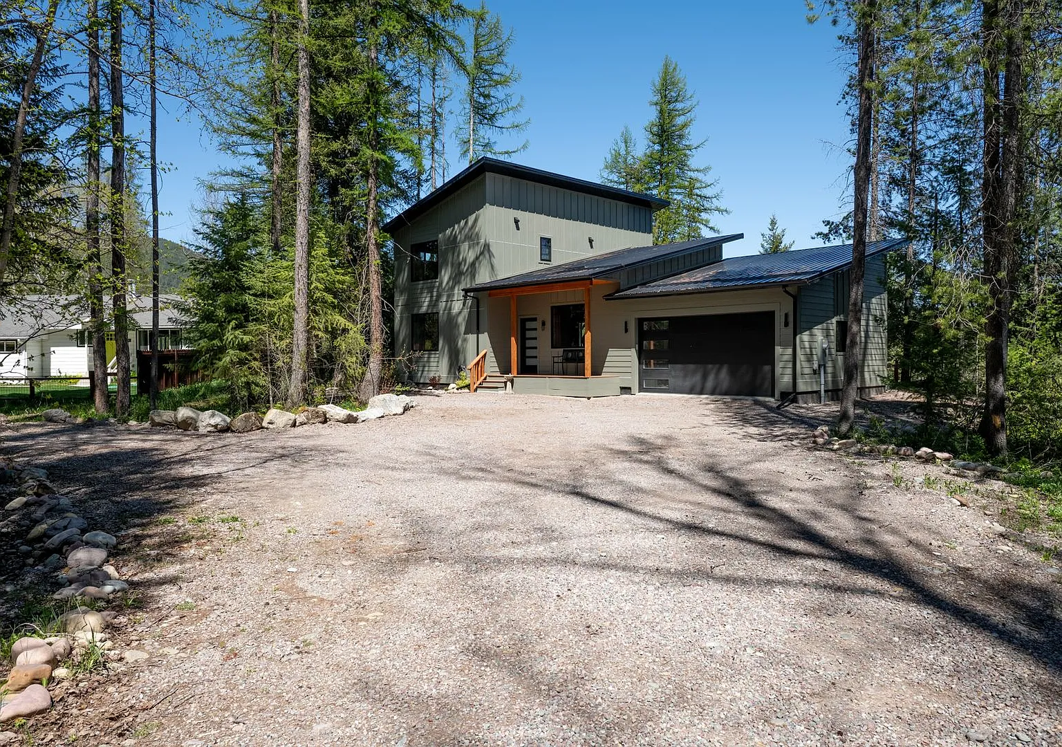 137 Alpha Road - - Fully Furnished Home Available ONLY October 2026 - May 2027 — Photo 1