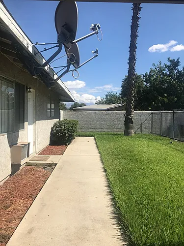 25380 Park Ave Photo 1