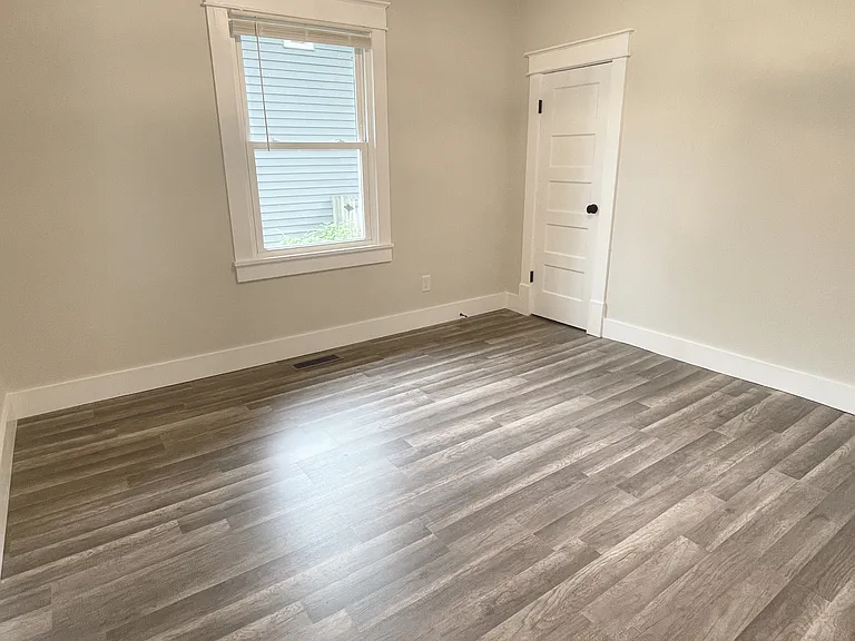 130 Lucile St — Photo 11