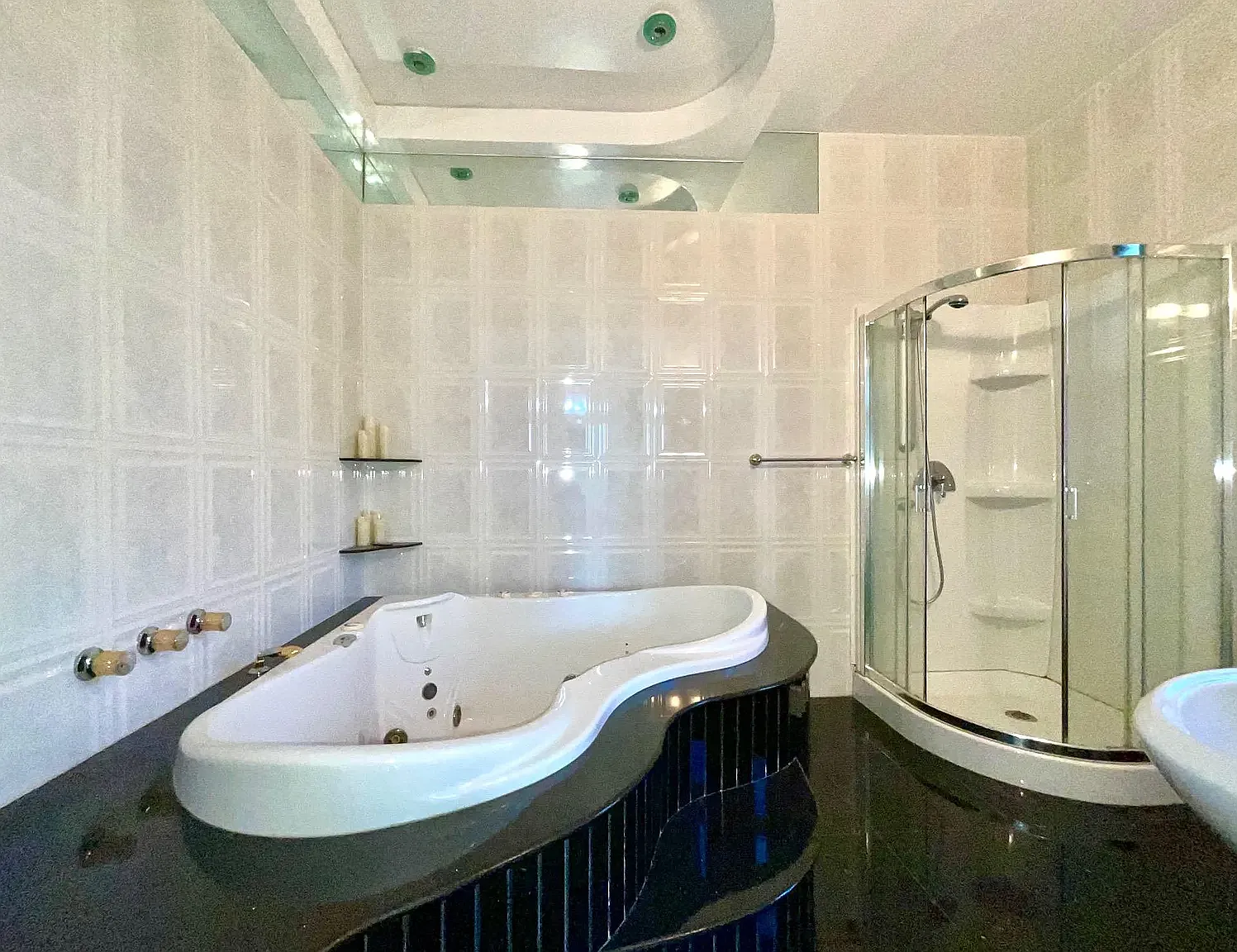 3 bed, 2.5 bath, 2500 sqft, $6,000 — Photo 4