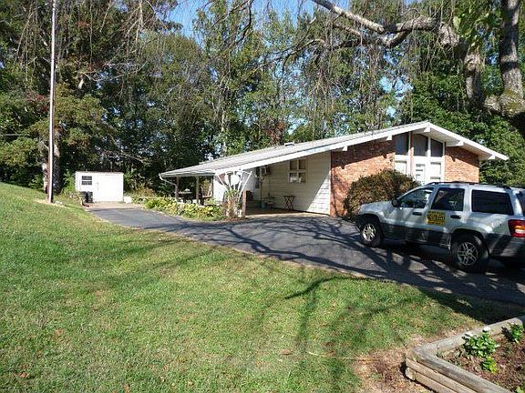 2nd image of 661 S Creek Rd