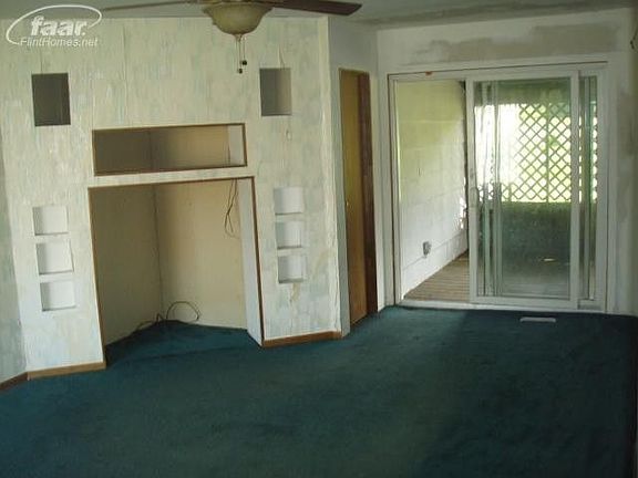 3rd image of 500 S Shiawassee St