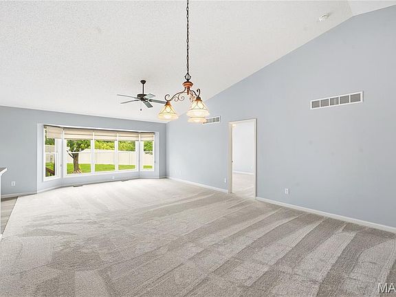 5th image of 2114 Farnsworth Dr #B