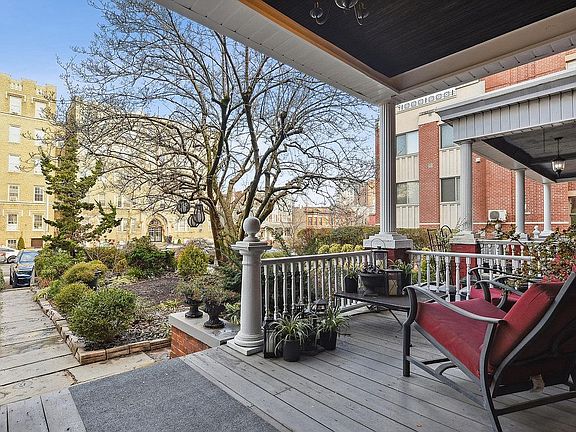 3rd image of 31 Duncan Ave