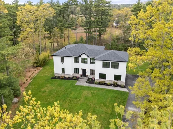 3 Kestrel Way, Carver, MA 02330